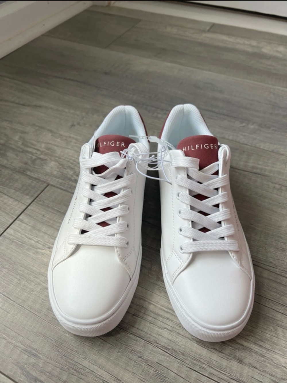 Tommy Hilfiger White Sneakers with burgundy Tongue